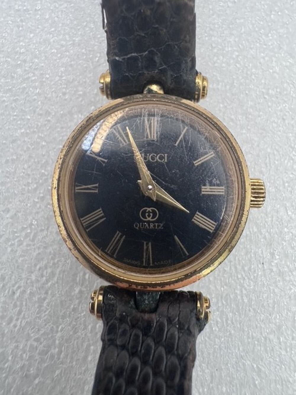 Vintage Gucci Ladies Swiss Quartz Watch Black Roman Dial Gold Plated Lizard